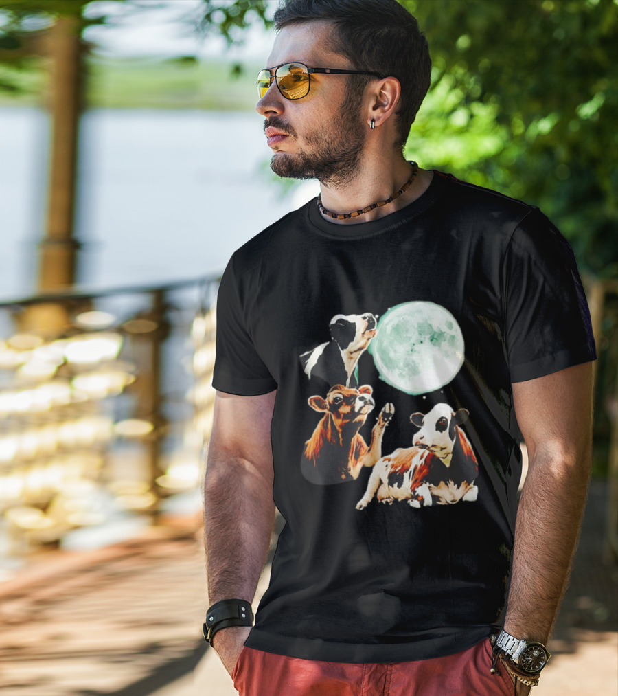 Cow Howling At Moon With Three Cows And Full Moon Scene T-Shirt