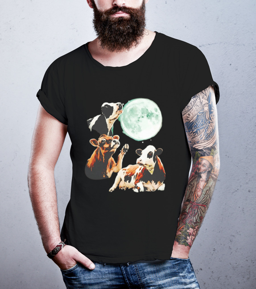 Cow Howling At Moon With Three Cows And Full Moon Scene T-Shirt
