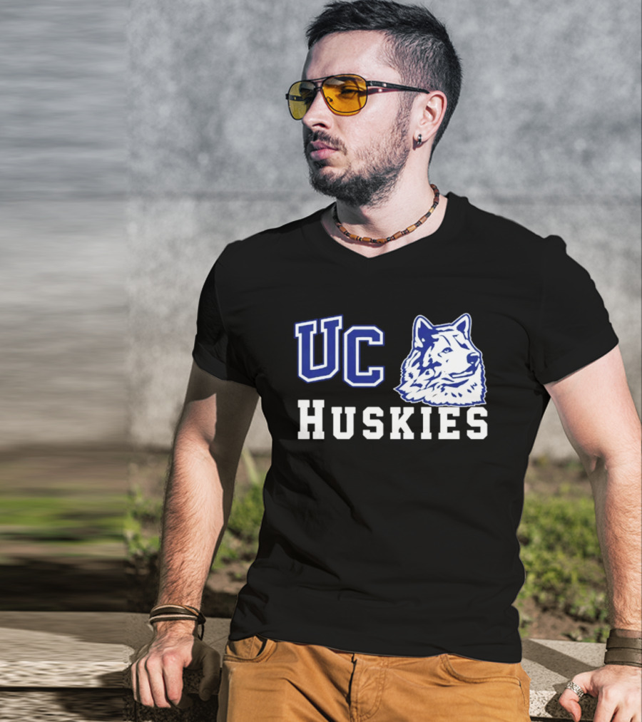 UC Huskies Wolf Head T-Shirt