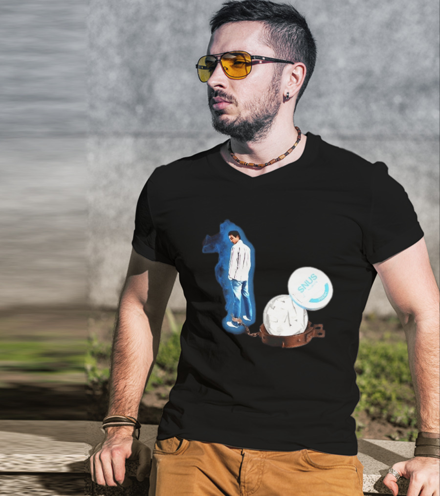 A Snus Gekettet Meme With Snus Tin And Chain T-Shirt