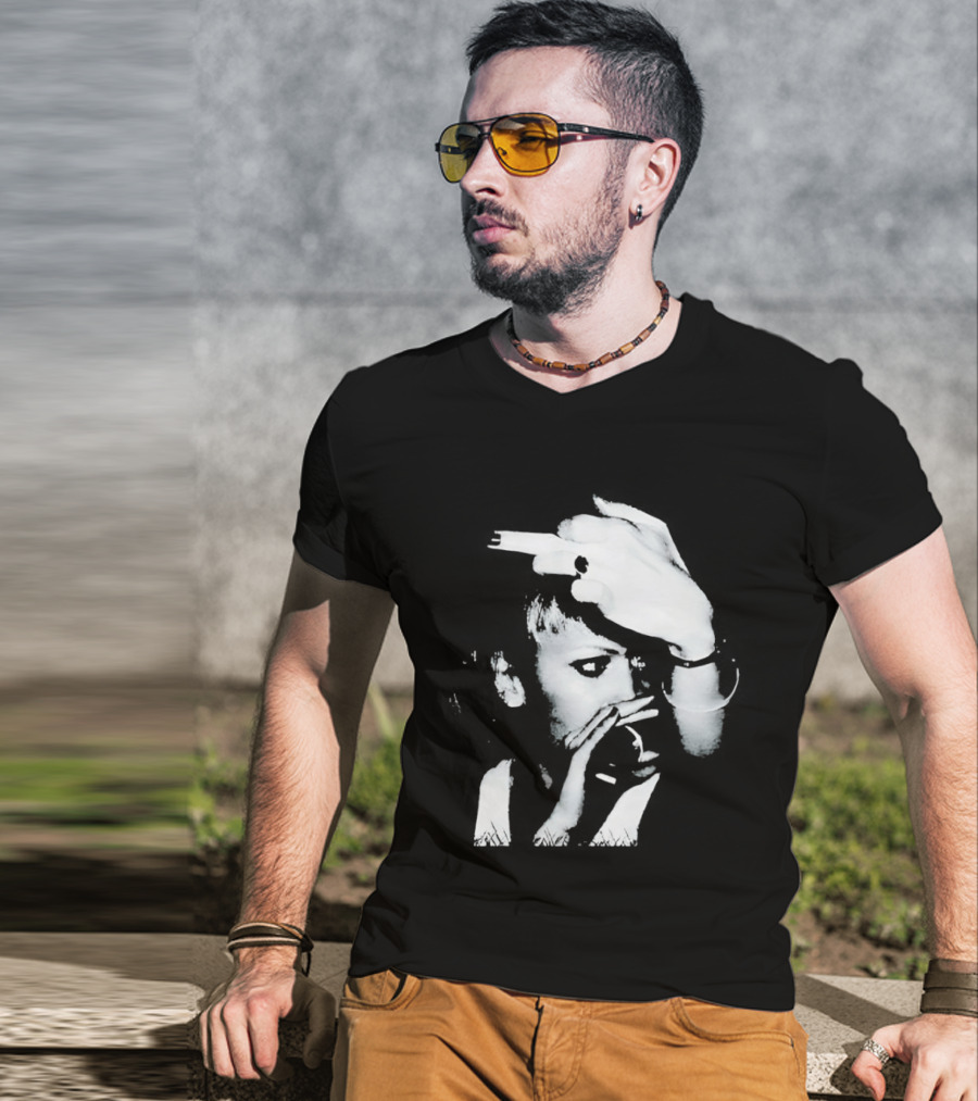 Gwen Stefani Middle Finger Classic Punk Rock Iconic Gesture T-Shirt