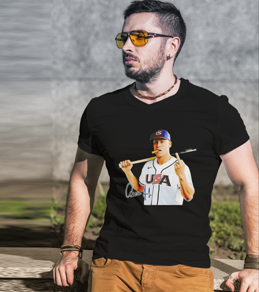 Aaron Judge USA World Baseball Smoking Middle Finger Gesture Iconic Sports Symbolism T-Shirt