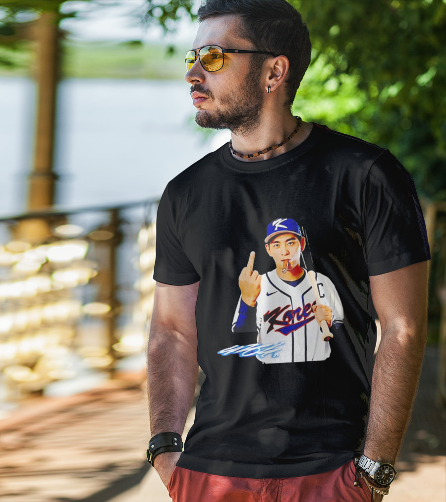 Korea World Baseball Jung Hoo Lee Smoking Cigar Middle Finger T-Shirt