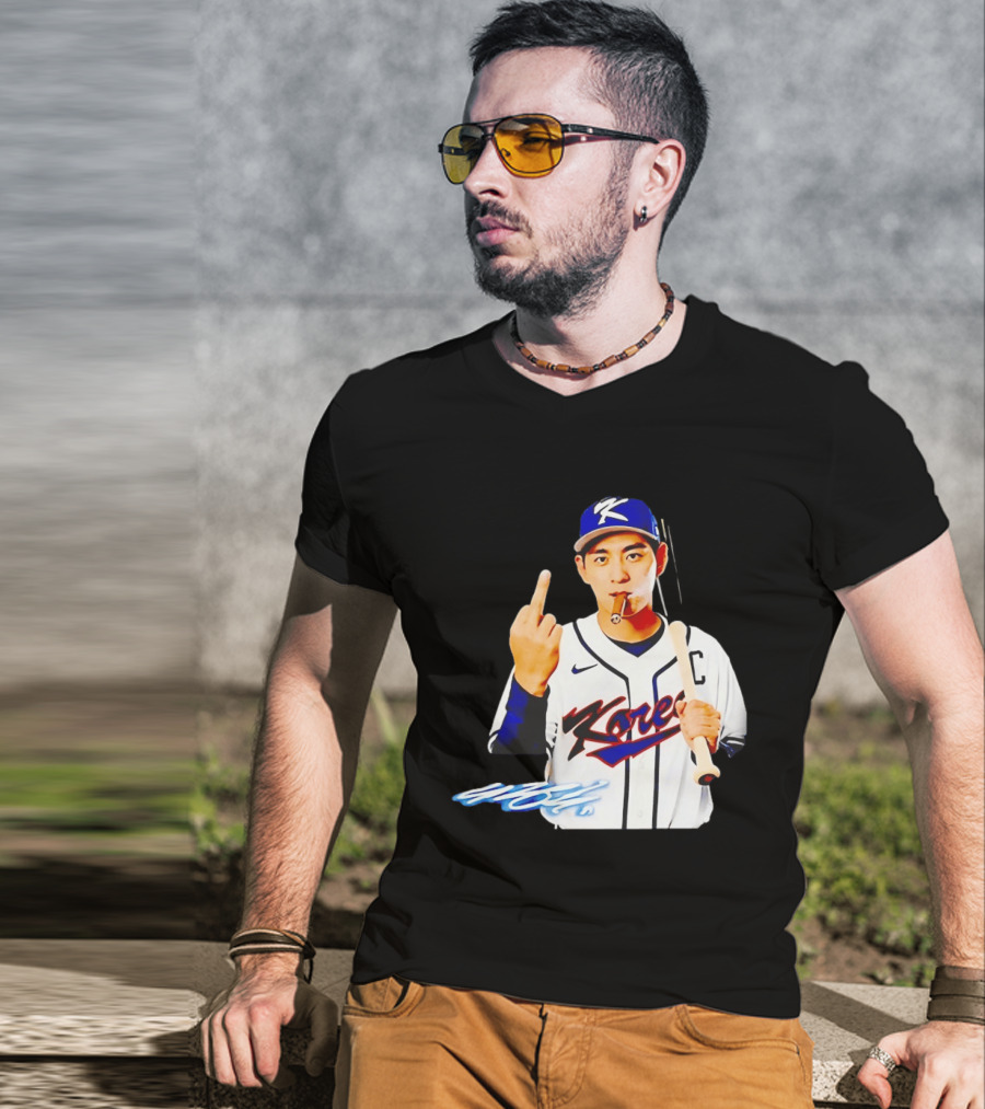 Korea World Baseball Jung Hoo Lee Smoking Cigar Middle Finger T-Shirt