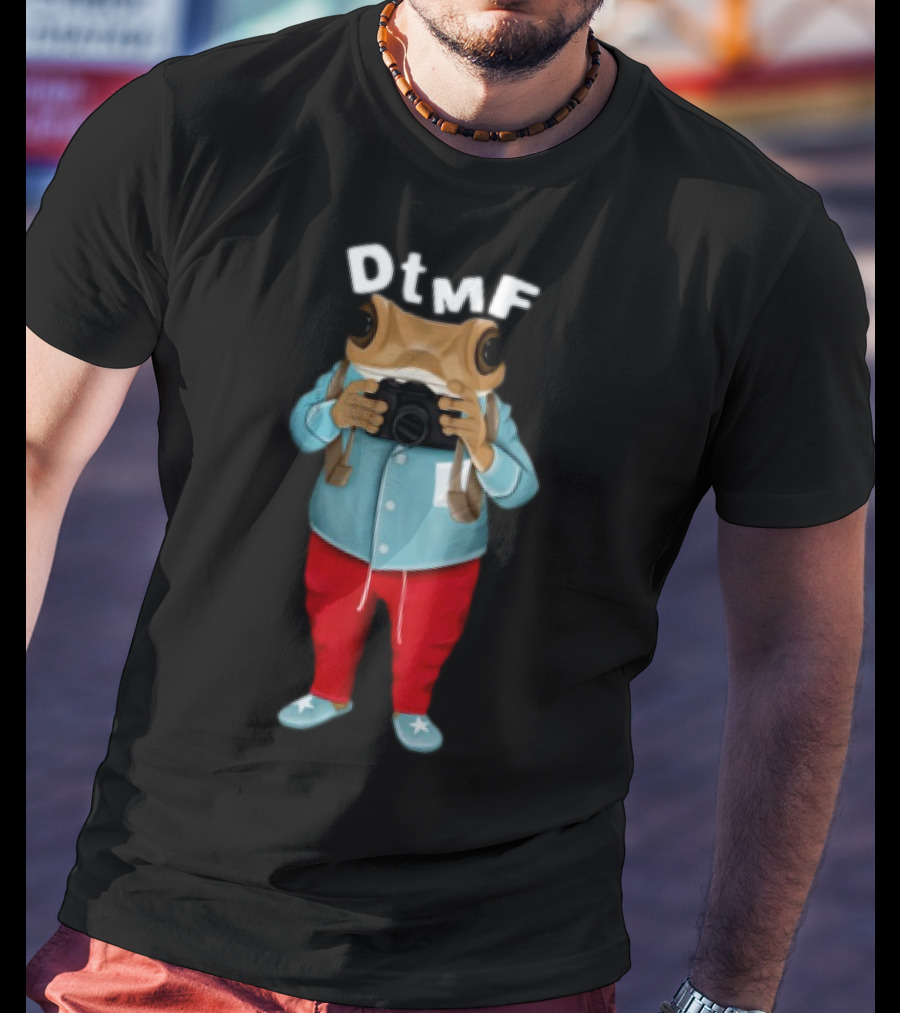 Bad Bunny Dtmf Voy A Mimir Frog Character With Camera T-Shirt
