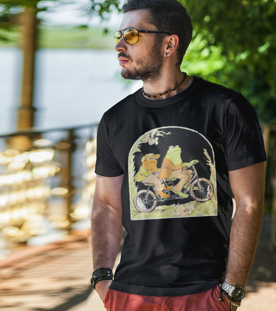 Frog And Toad Riding Vintage Bicycle Halloween Style T-Shirt