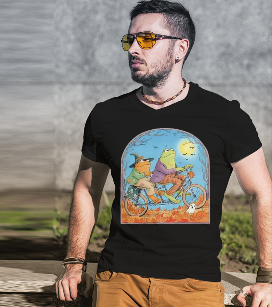 Vintage Frog And Toad Halloween Tandem Bike Moonlit Scene T-Shirt