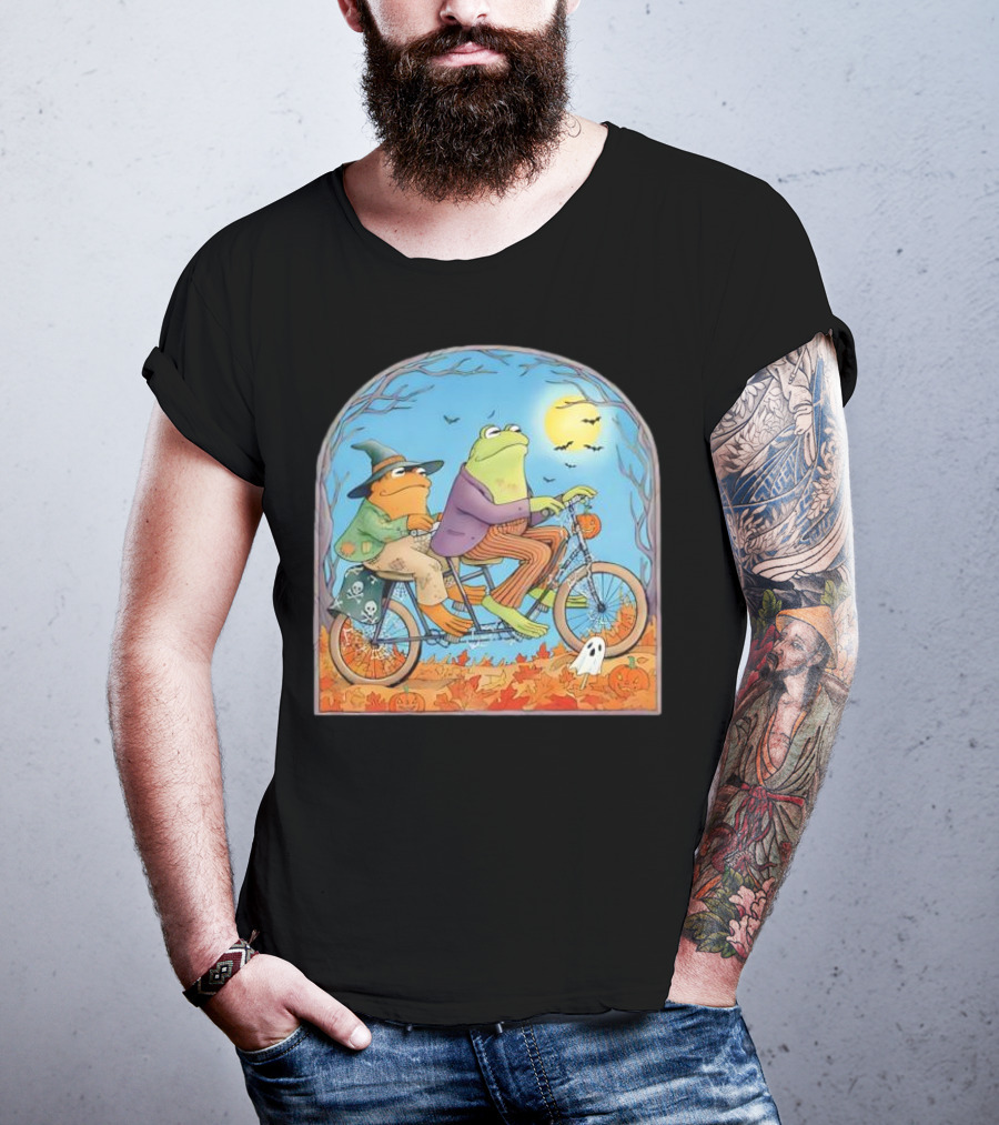 Vintage Frog And Toad Halloween Tandem Bike Moonlit Scene T-Shirt