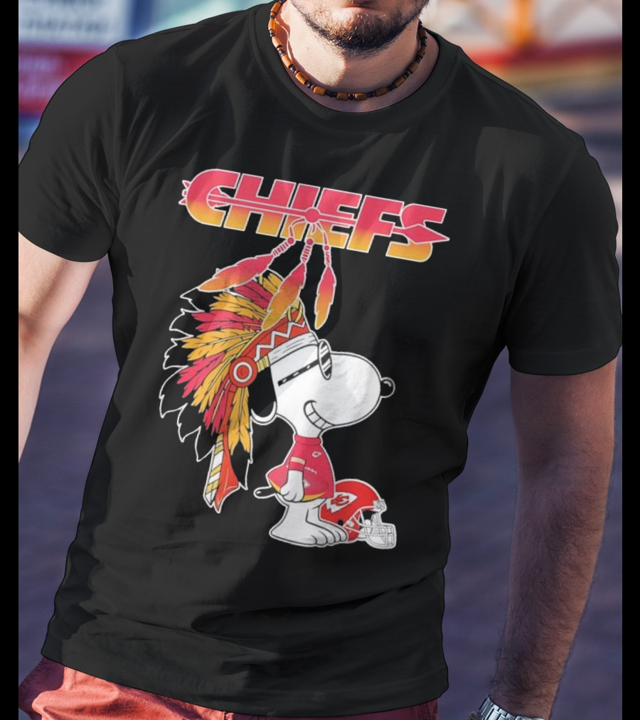 Kansas City Chiefs Snoopy Native American Helmet Charlie Brown NFL Peanuts Crossover T-Shirt
