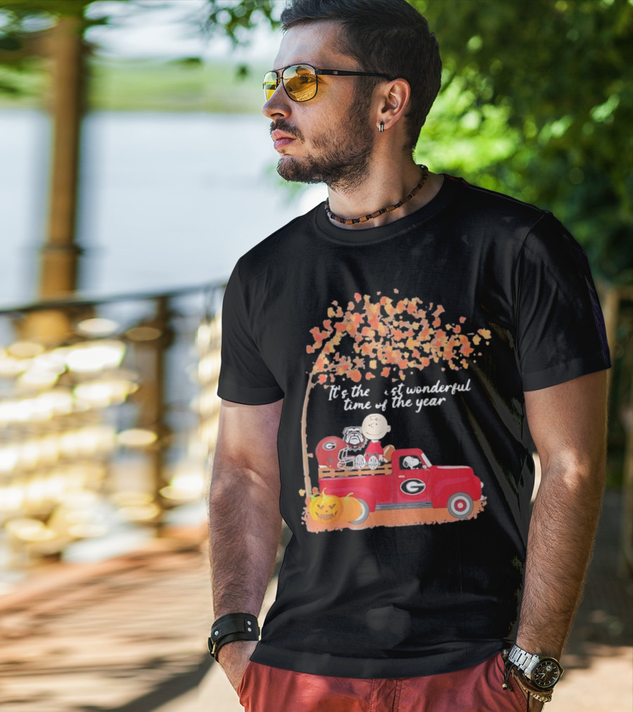 Snoopy Charlie Brown Georgia Bulldogs Red Truck Fall Halloween T-Shirt