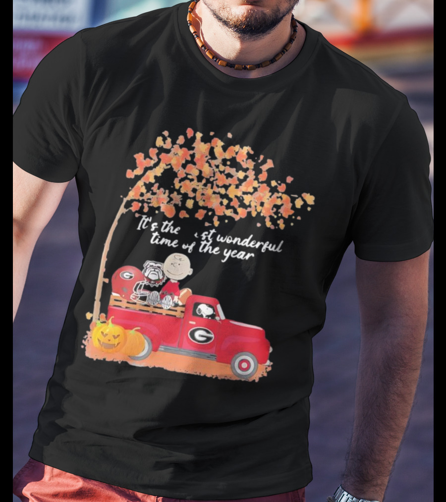 Snoopy Charlie Brown Georgia Bulldogs Red Truck Fall Halloween T-Shirt