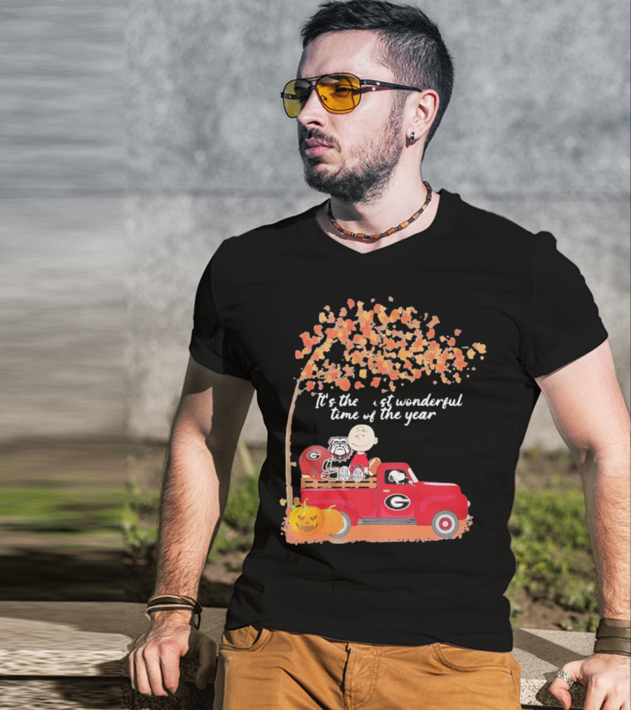 Snoopy Charlie Brown Georgia Bulldogs Red Truck Fall Halloween T-Shirt