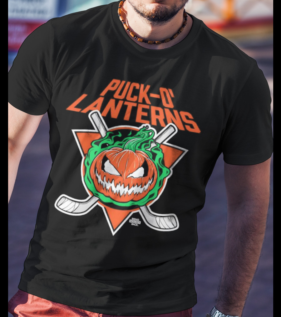 PUck O’ Lanterns Halloween Hockey Theme With Pumpkin And Crossed Sticks T-Shirt