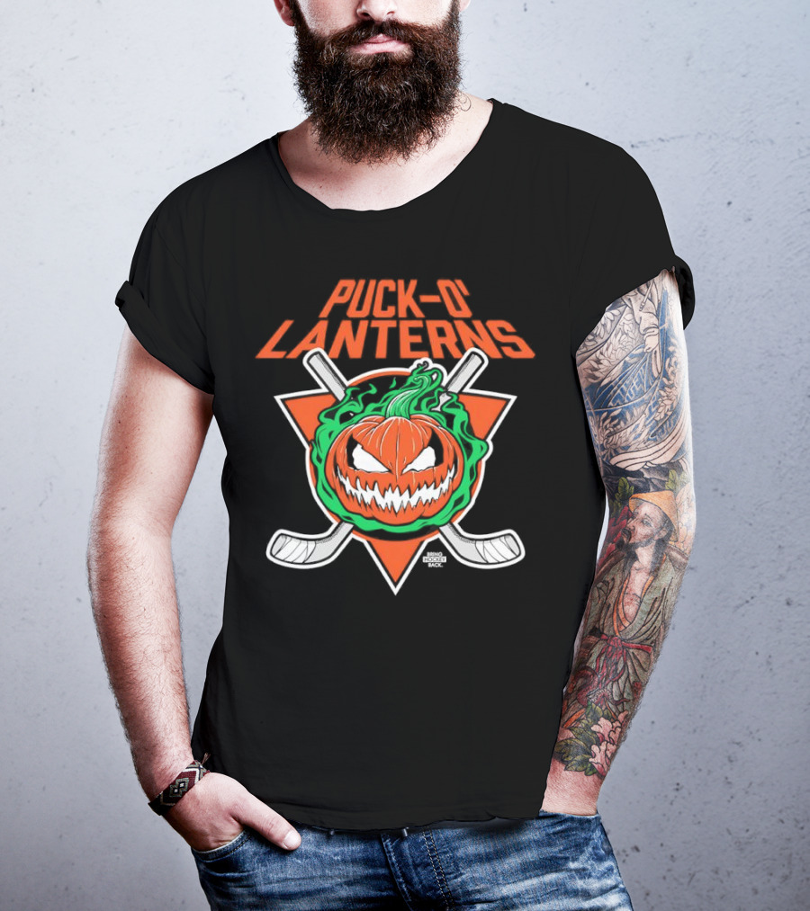 PUck O’ Lanterns Halloween Hockey Theme With Pumpkin And Crossed Sticks T-Shirt