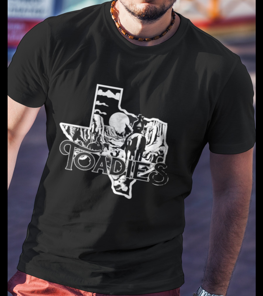Toadies Western Texas Landscape Cowboy Moon Scene Vintage Style T-Shirt