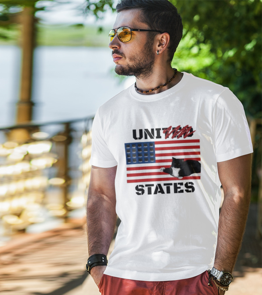 Uni-Ted States Cat American Flag With Black Cat Paws T-Shirt