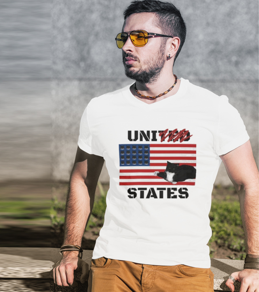 Uni-Ted States Cat American Flag With Black Cat Paws T-Shirt