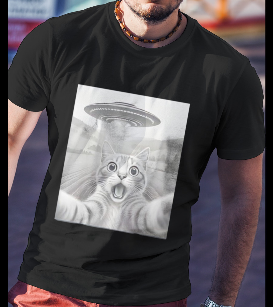 Cat Selfie UFO Encounter Funny Alien Theme T-Shirt