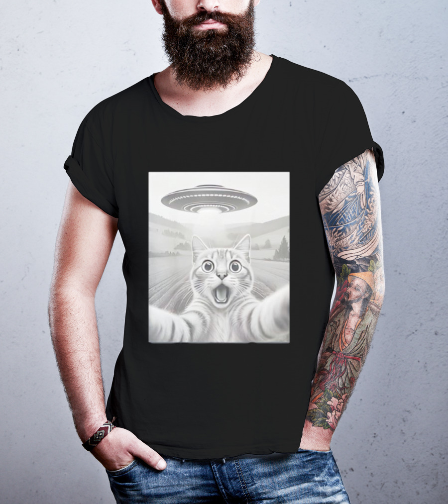 Cat Selfie UFO Encounter Funny Alien Theme T-Shirt