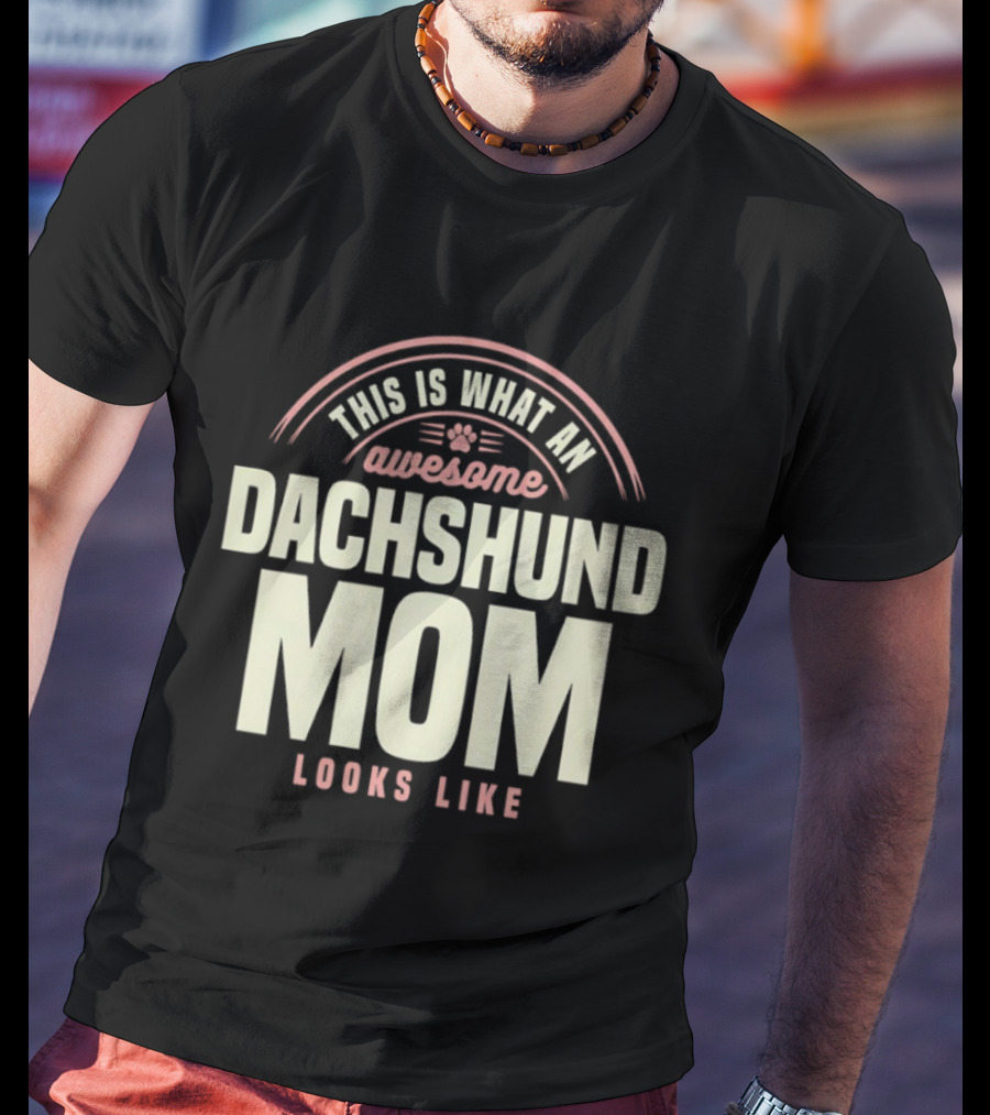 This Is What An Awesome Dachshund Mom Looks Like T-Shirt