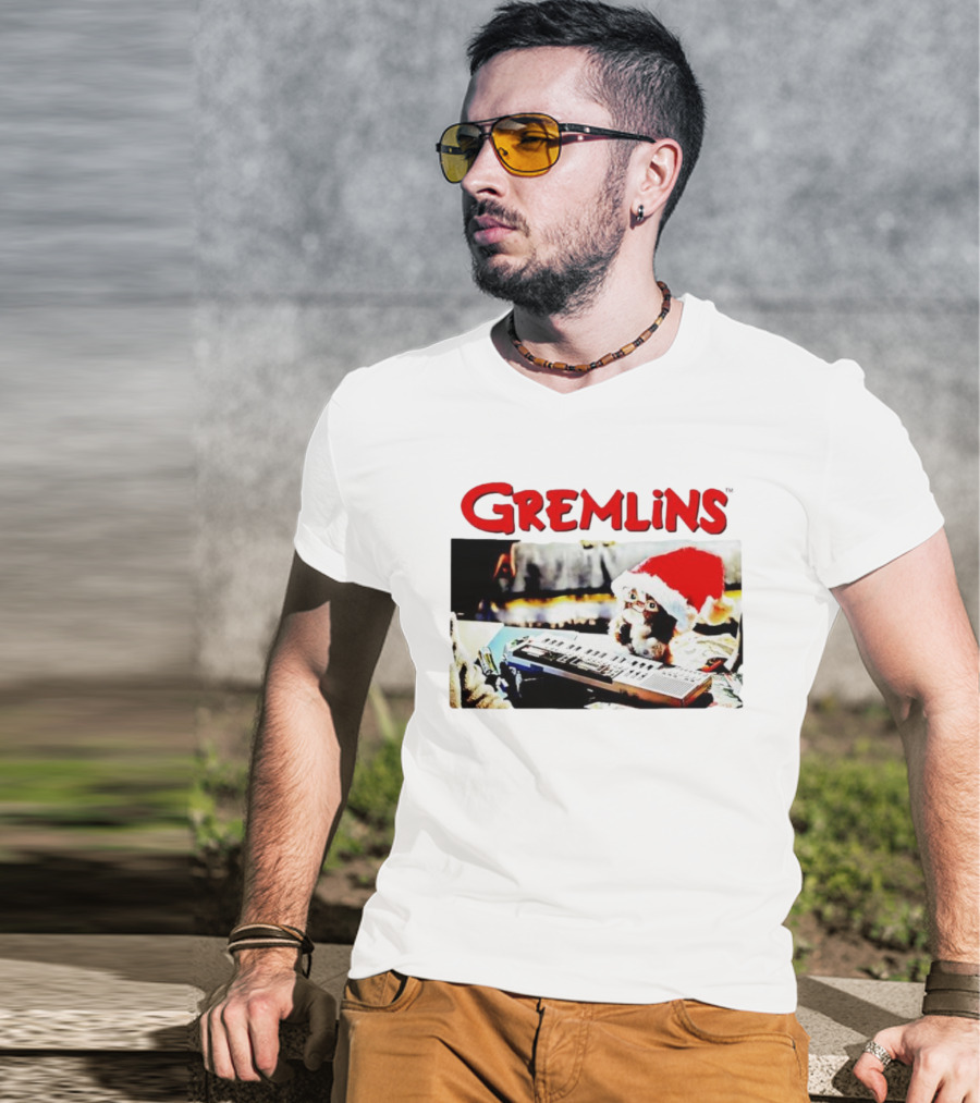 Gremlins Gizmo Christmas Santa Hat Keyboard Scene T-Shirt