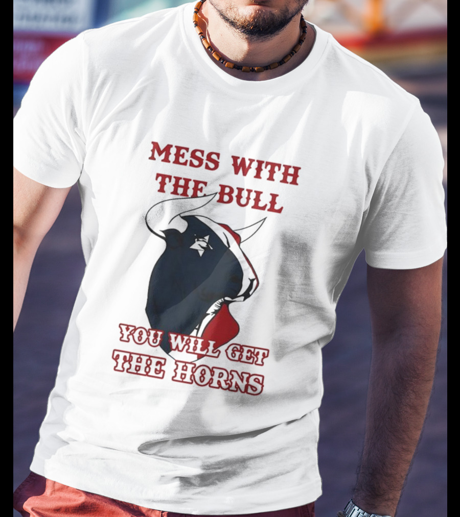 Mess With The Bull You Will Get The Horns Cowboy Hat Star Eye Red Outline T-Shirt