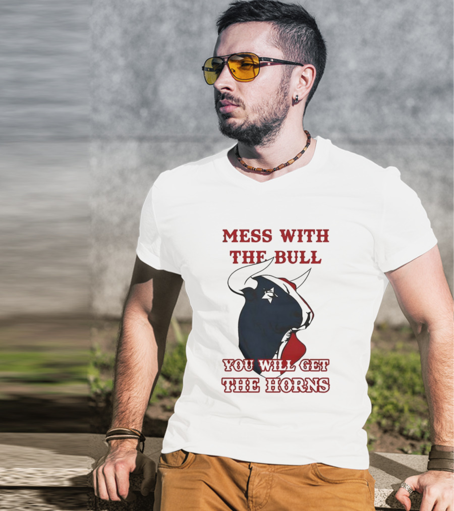 Mess With The Bull You Will Get The Horns Cowboy Hat Star Eye Red Outline T-Shirt