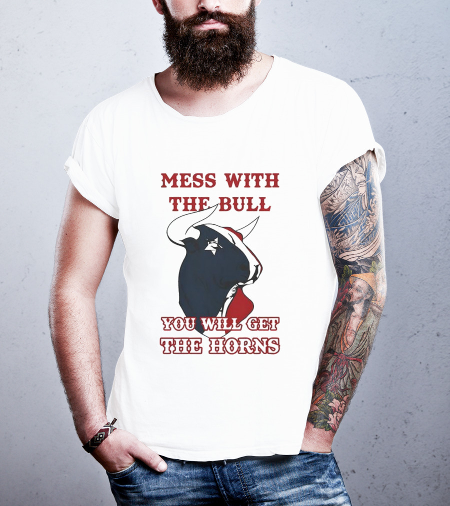 Mess With The Bull You Will Get The Horns Cowboy Hat Star Eye Red Outline T-Shirt