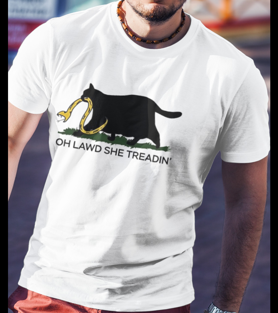 Oh Lawd She Treadin' Black Cat With Snake In Mouth T-Shirt