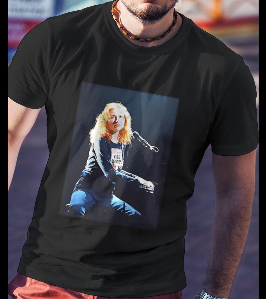 Tori Amos Nice Knodes Singing At Piano Live Performance Photography T-Shirt