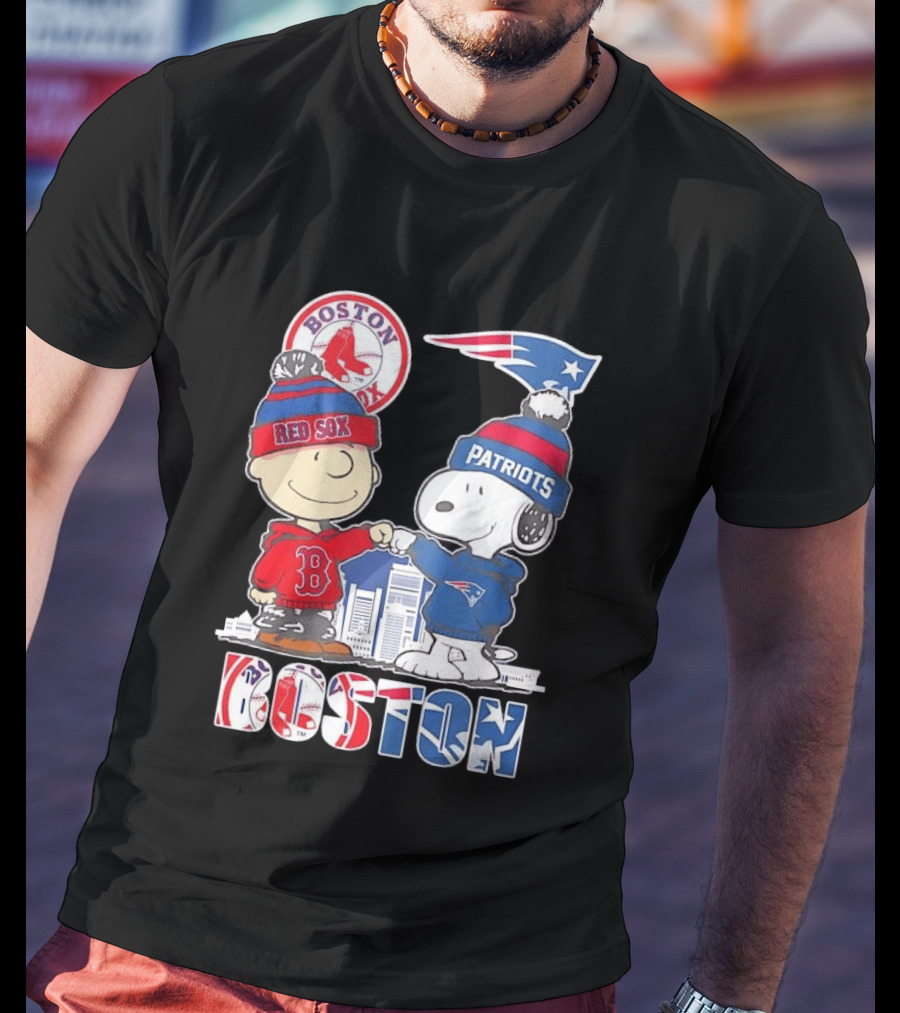 Boston Red Sox And New England Patriots Charlie Brown Snoopy Skyline T-Shirt
