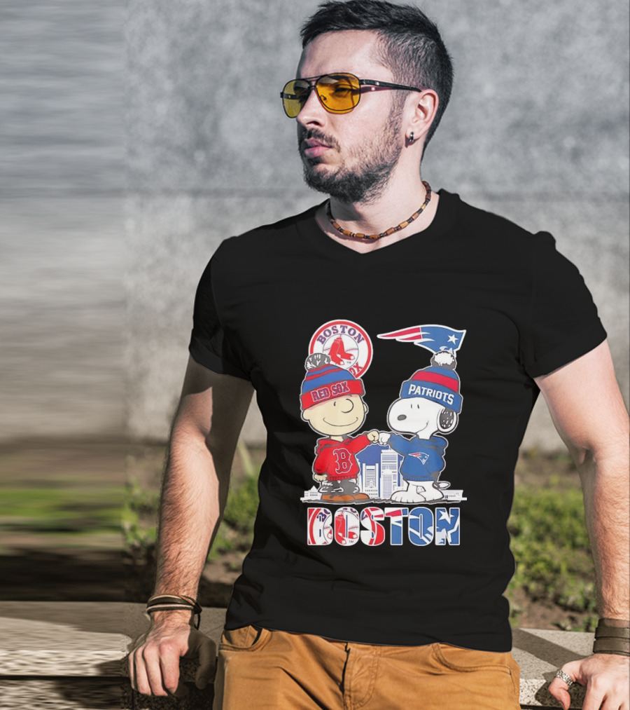 Boston Red Sox And New England Patriots Charlie Brown Snoopy Skyline T-Shirt