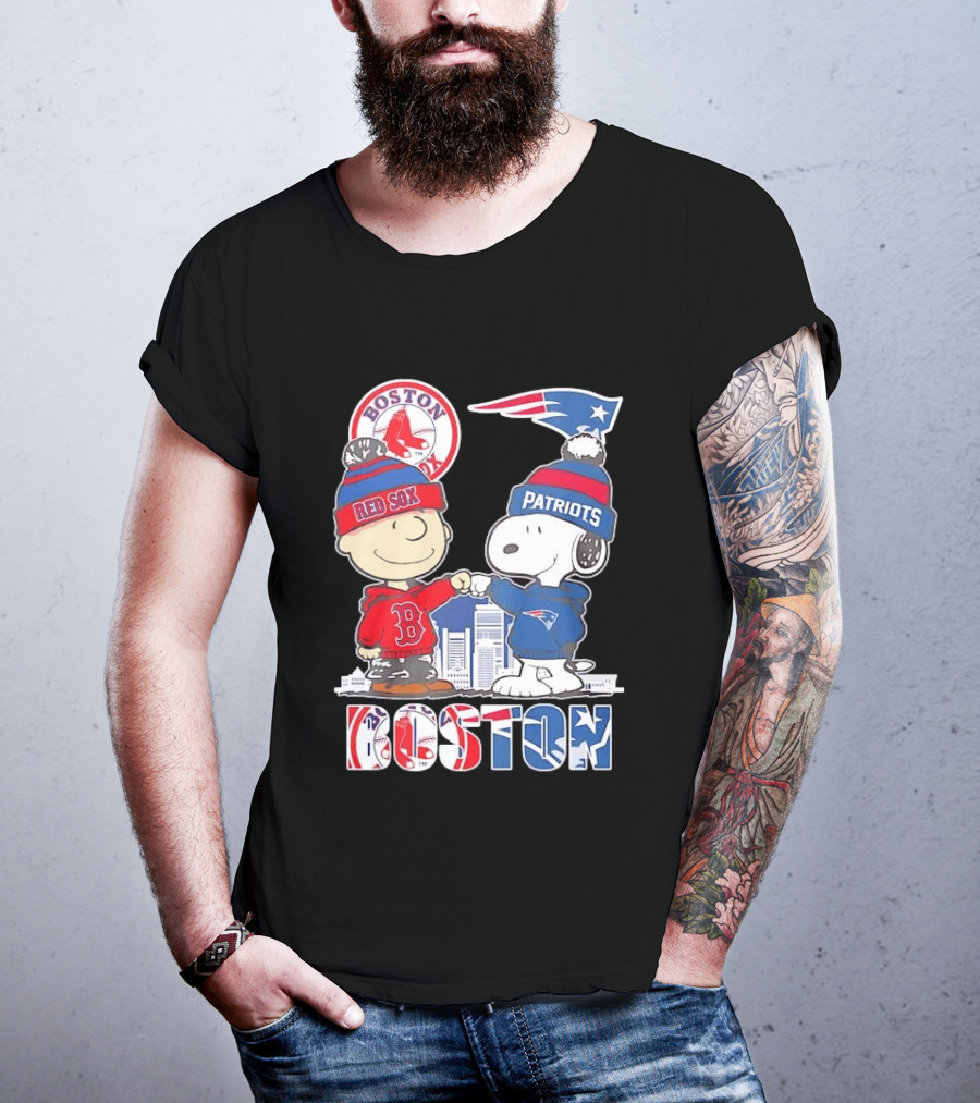 Boston Red Sox And New England Patriots Charlie Brown Snoopy Skyline T-Shirt
