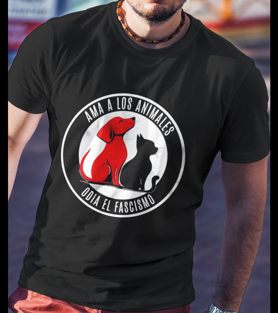 Ama A Los Animales Odia El Fascismo Perro Rojo Gato Negro Círculo Blanco Negro T-Shirt