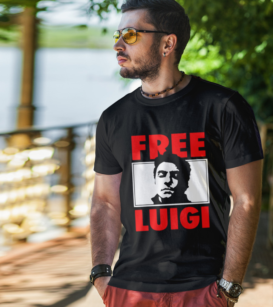 Free Luigi Mangione Shot Face Red T-Shirt