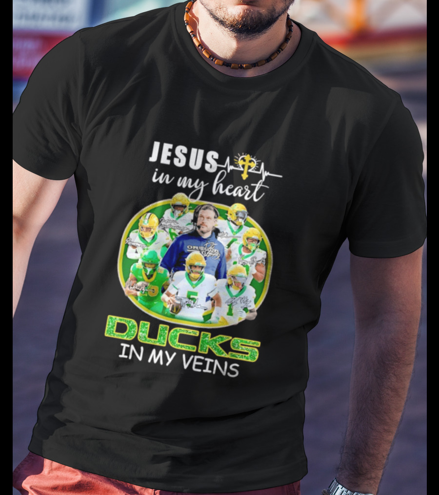 Jesus In My Heart Oregon Ducks In My Veins Football Players Signatures T-Shirt