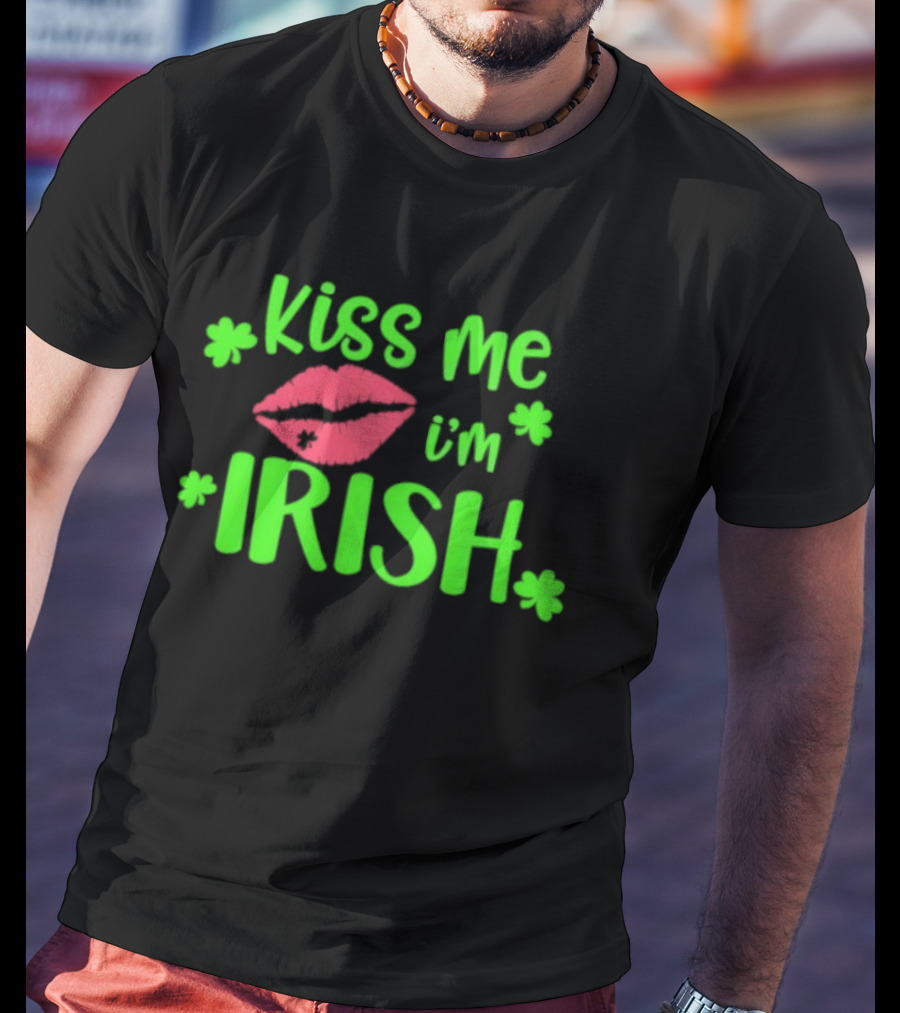 Kiss Me I'm Irish Shamrock Lips St Patrick's Day T-Shirt