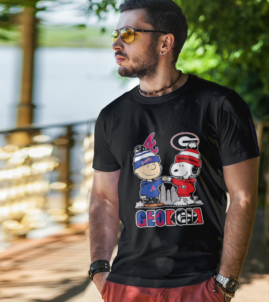 Atlanta Braves Charlie Brown Georgia Bulldogs Snoopy Merry Peanuts Christmas 2025 T-Shirt