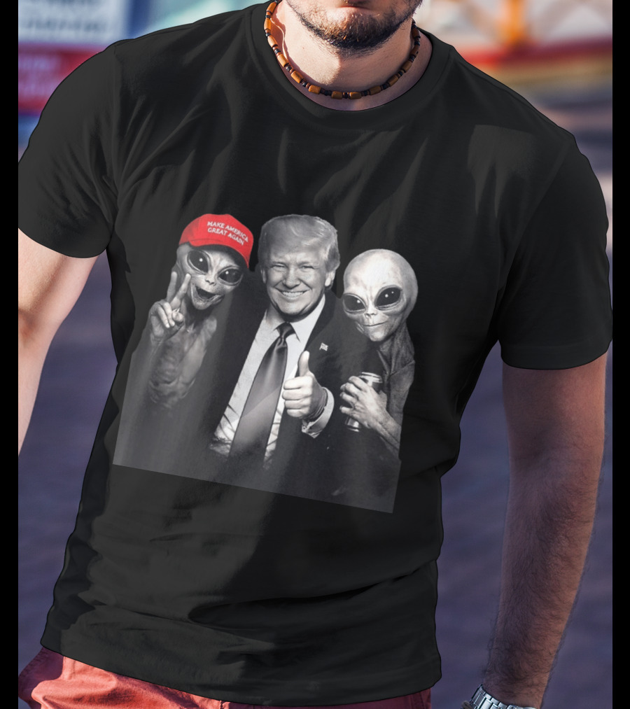 Make America Great Again Trump And Aliens Thumbs Up T-Shirt