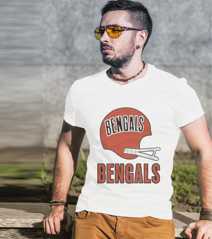 Bengals Big Helmet Cincinnati Football Team Retro Fan Gear T-Shirt
