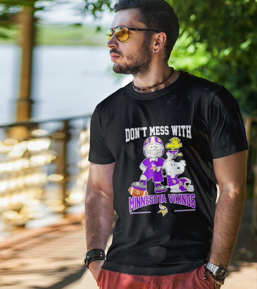 Don't Mess With Minnesota Vikings Charlie Brown Snoopy T-Shirt