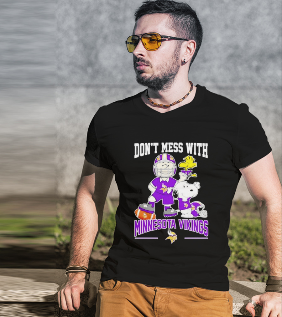 Don't Mess With Minnesota Vikings Charlie Brown Snoopy T-Shirt