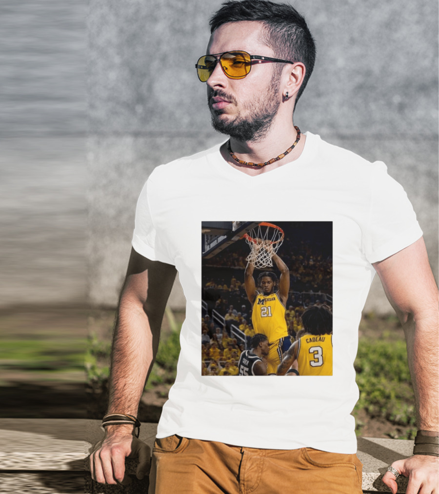 Morez Johnson Jr. Dunk Michigan Vs Carr Cadeau Basketball Moment T-Shirt