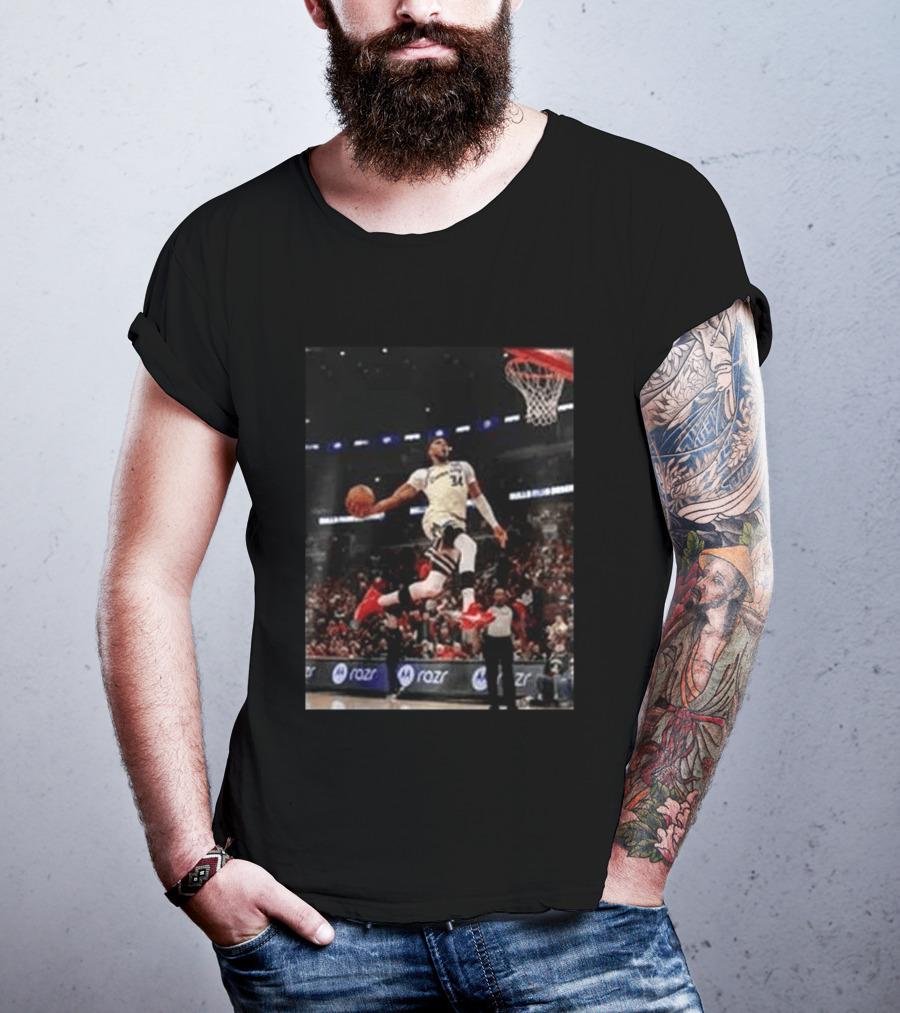 Giannis Antetokounmpo Slam Dunk Milwaukee Bucks NBA Basketball T-Shirt