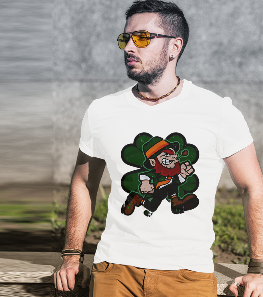 Leprechaun St. Patrick's Day Four Leaf Clover Smoking Pipe Vintage Irish T-Shirt