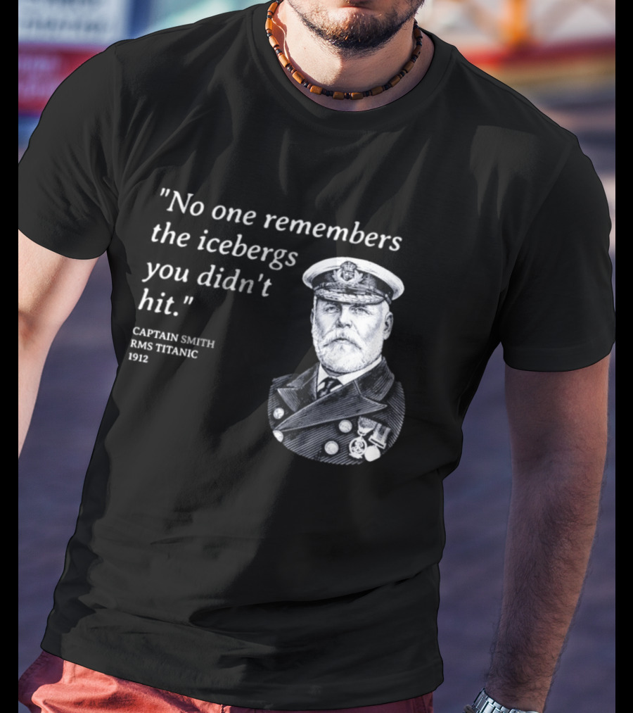 No One Remembers The Icebergs You Didn't Hit Captain Smith RMS Titanic 1912 T-Shirt