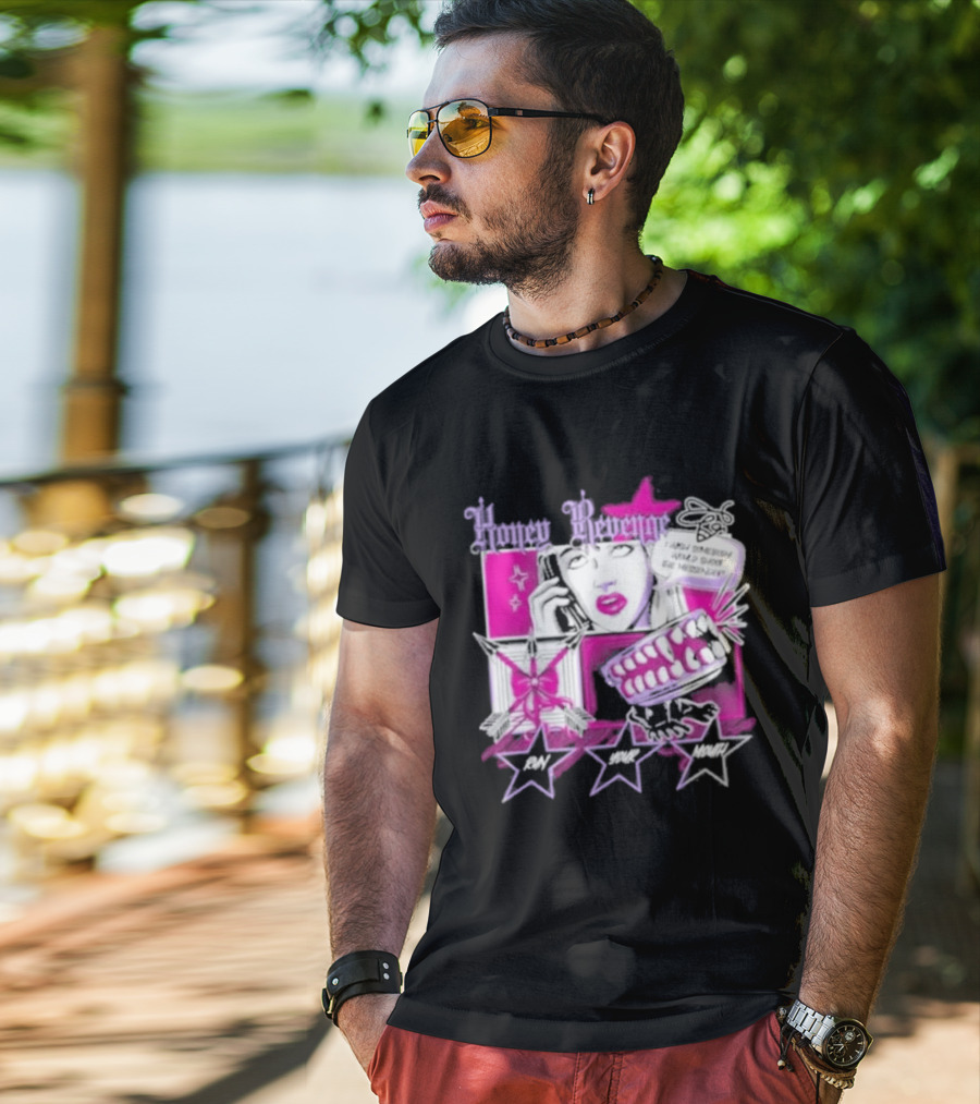 Honey Revenge Comic Style Pink And Black Lips Starburst T-Shirt