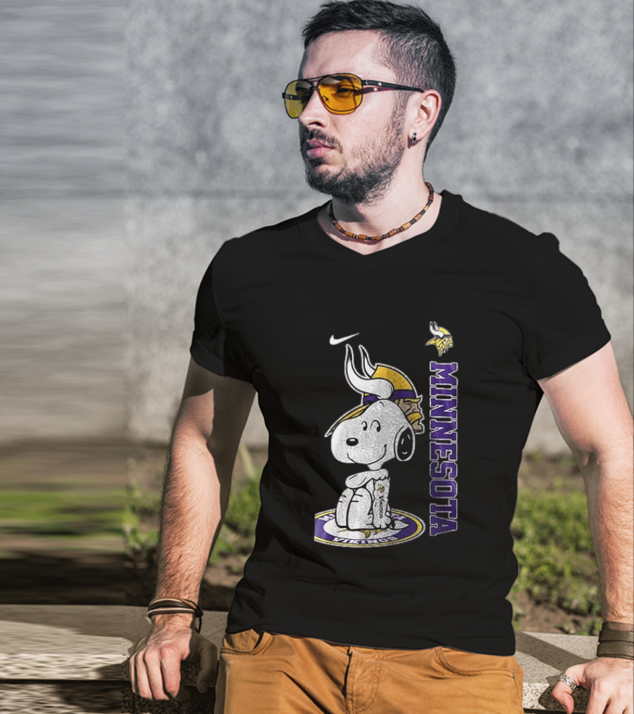 Minnesota Vikings Peanuts Snoopy Thank You For The Memories T-Shirt