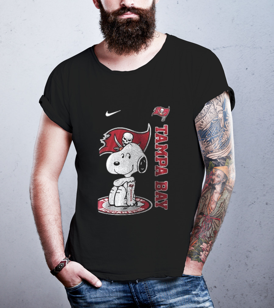 Tampa Bay Buccaneers Snoopy Football Memories Peanuts Collaboration T-Shirt