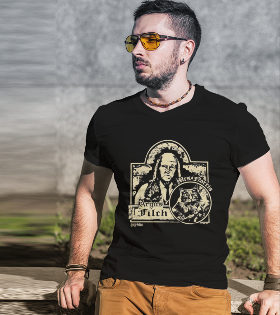 Mr. Argus Filch Và Mrs. Norris Witch World Caretaker And Cat T-Shirt